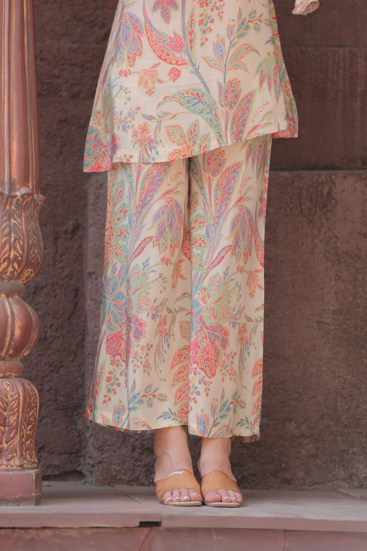 Noor V-Neck Suit - White