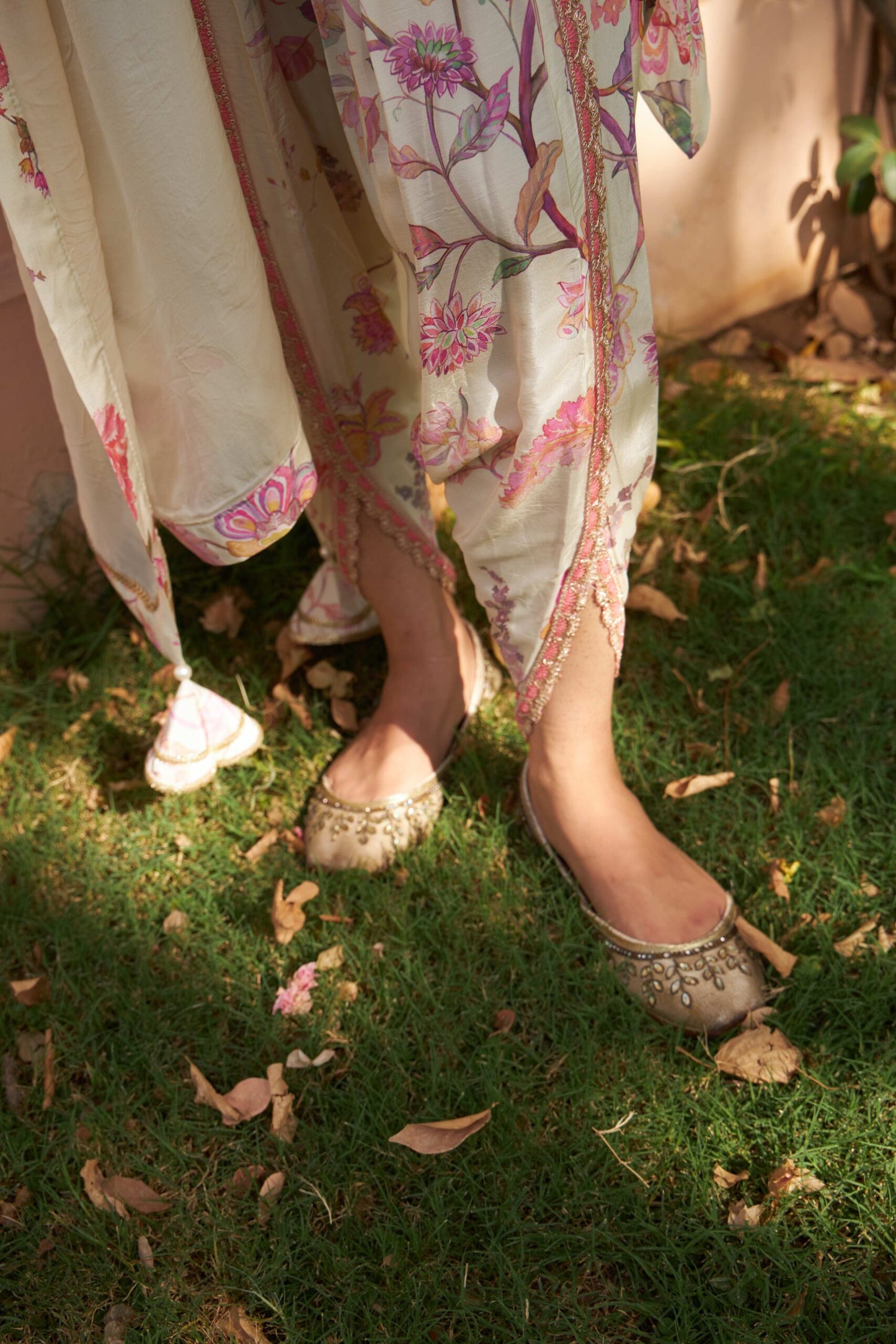 Mogra - Beige