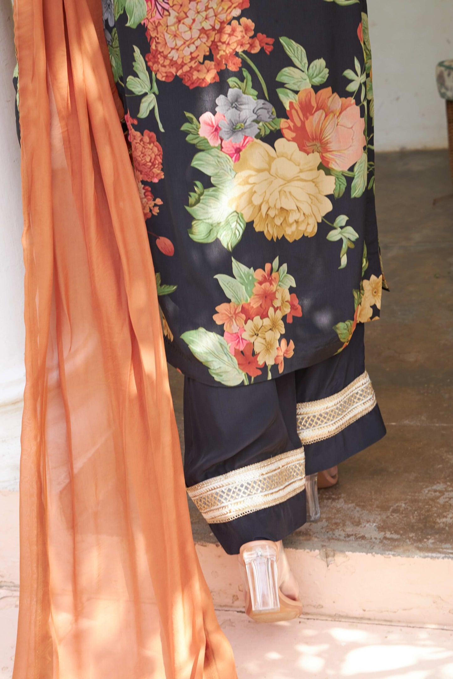 Gulnaar - Black