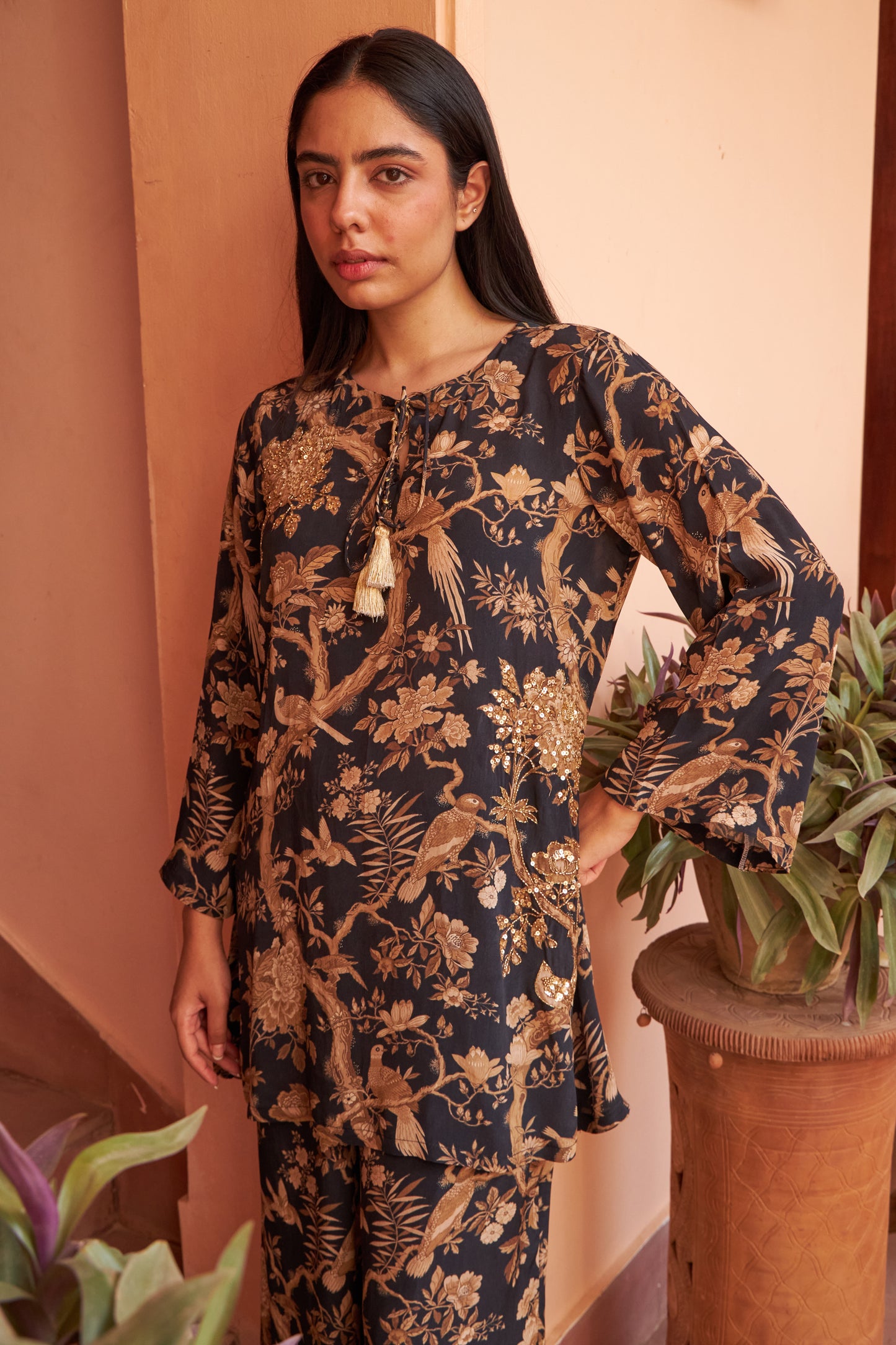 Nargis - Black